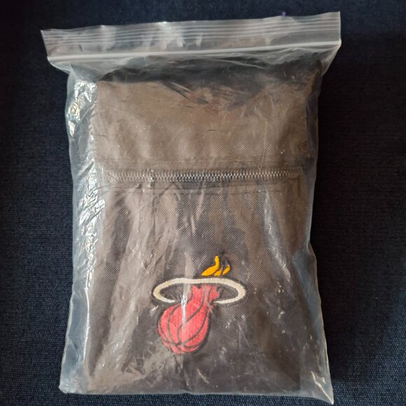 NEW adidas & Miami Heat Bag with string - Picture 4 of 4